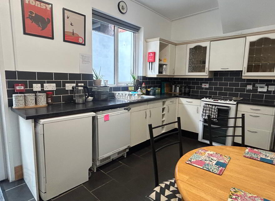 8 The Mount, Belfast, BT5 4NA