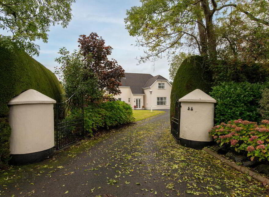 44 Glenkeen Avenue, Jordanstown, Newtownabbey, BT37 0PH photo