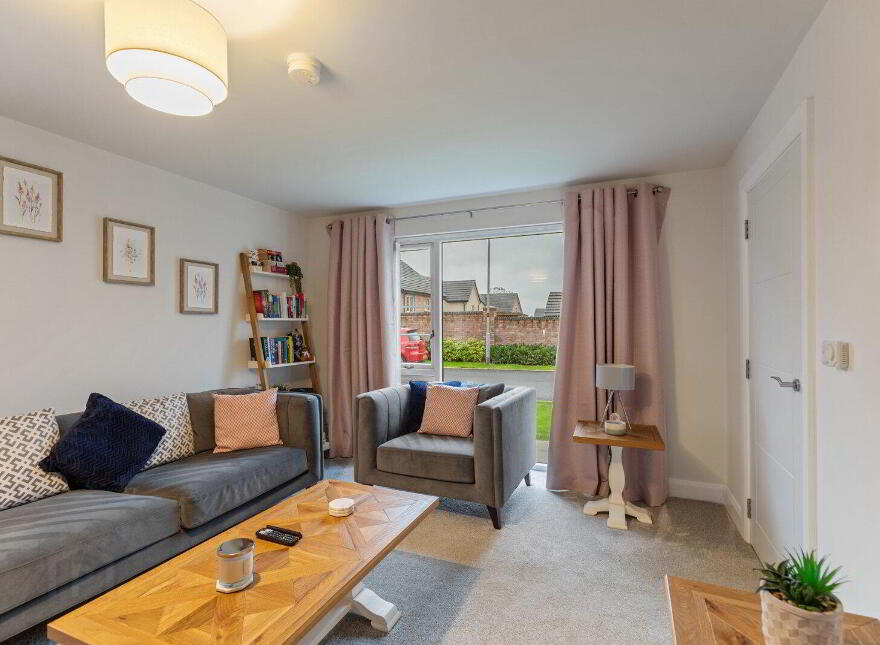 15 Woodbrook Grove, Lisburn, BT28 0AA