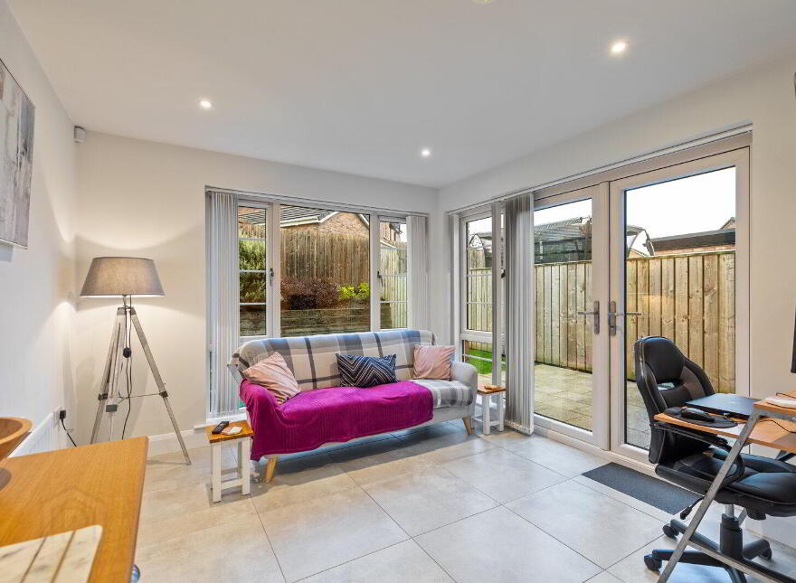 15 Woodbrook Grove, Lisburn, BT28 0AA