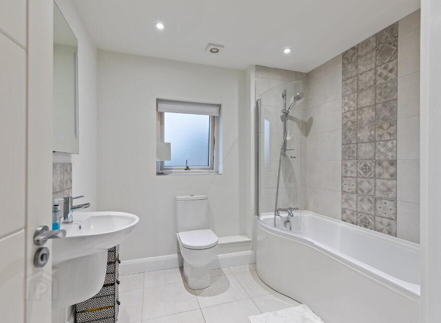 15 Woodbrook Grove, Lisburn, BT28 0AA