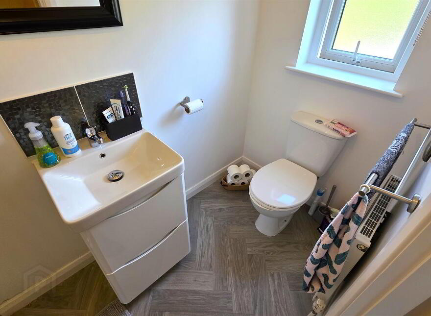 10 Bedford Meadows, Antrim, BT41 1AE
