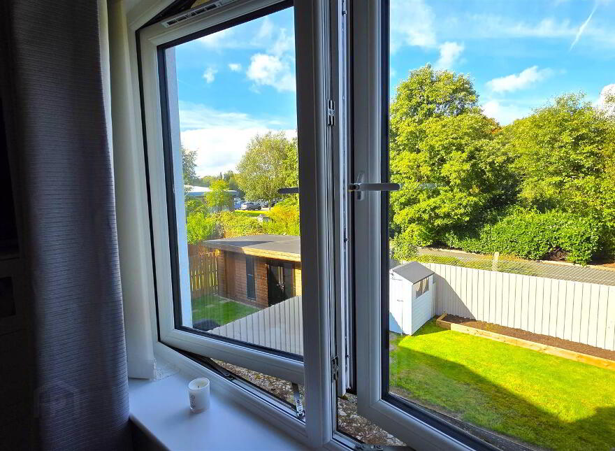 10 Bedford Meadows, Antrim, BT41 1AE