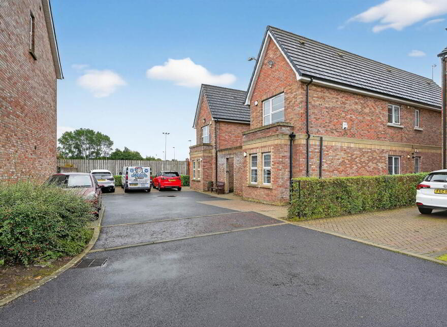 34 Strathearn Lane, Belfast, BT4 2BT