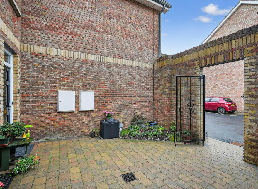 34 Strathearn Lane, Belfast, BT4 2BT