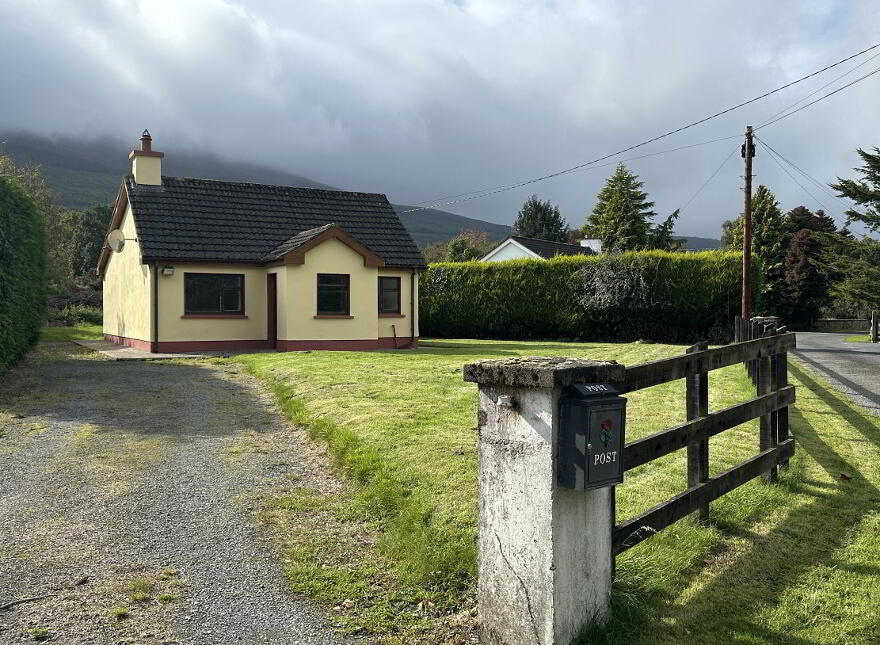 Mountanglesby, Clogheen, E21Y765 photo