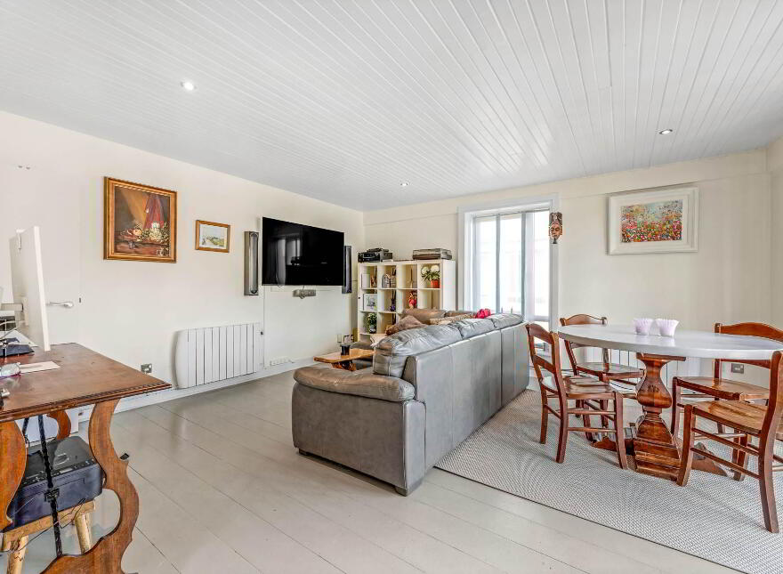 Apt, 8 Quartier Bloom, Bloom Lane, Ormond Quay Lower, Dublin, D01PY29