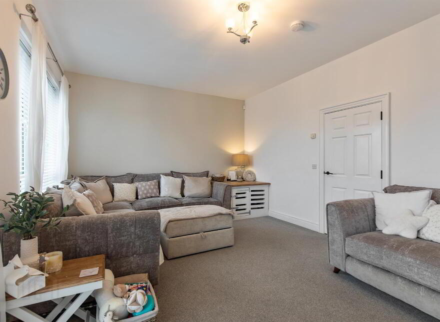 6 Blackwood Crescent, Newtownards, BT23 4XX