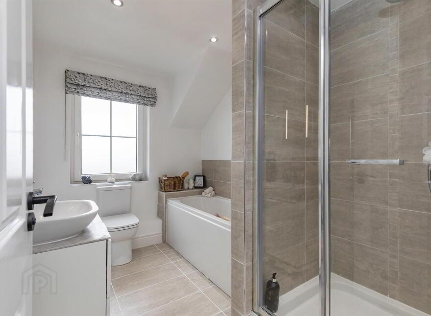 6 Blackwood Crescent, Newtownards, BT23 4XX