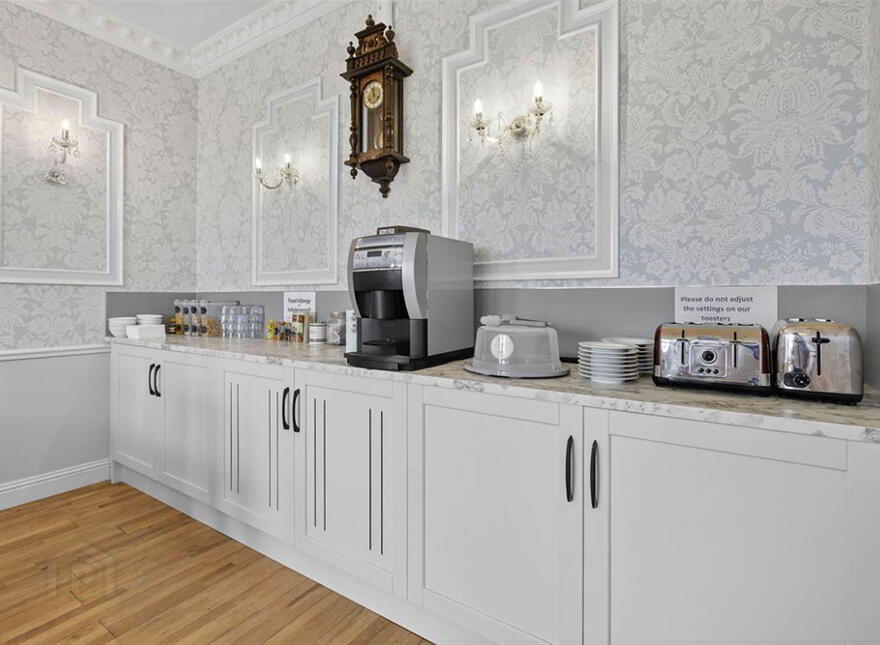 Albany Lodge, 2 Eglinton Street, Portrush, BT56 8DX