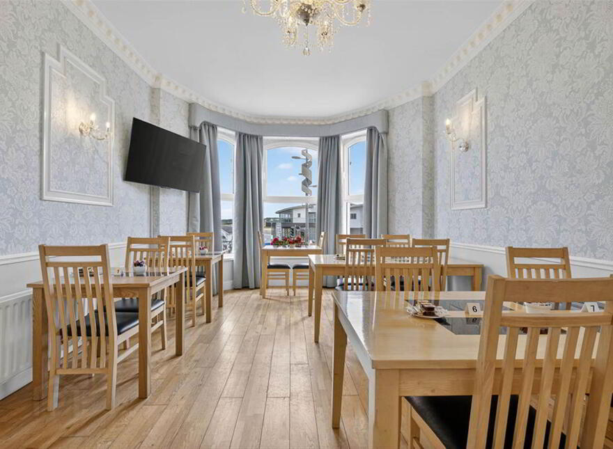 Albany Lodge, 2 Eglinton Street, Portrush, BT56 8DX