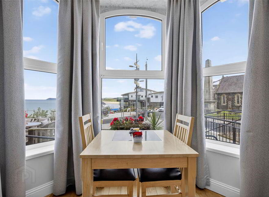 Albany Lodge, 2 Eglinton Street, Portrush, BT56 8DX