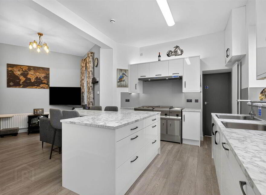 Albany Lodge, 2 Eglinton Street, Portrush, BT56 8DX