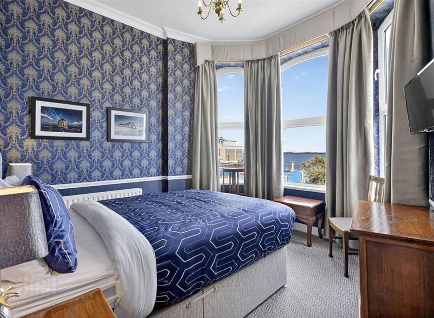 Albany Lodge, 2 Eglinton Street, Portrush, BT56 8DX