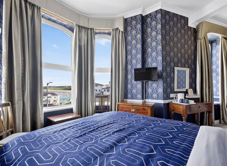 Albany Lodge, 2 Eglinton Street, Portrush, BT56 8DX