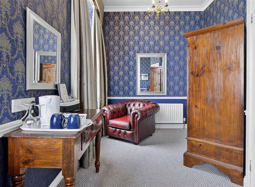 Albany Lodge, 2 Eglinton Street, Portrush, BT56 8DX