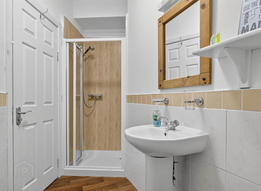 Albany Lodge, 2 Eglinton Street, Portrush, BT56 8DX