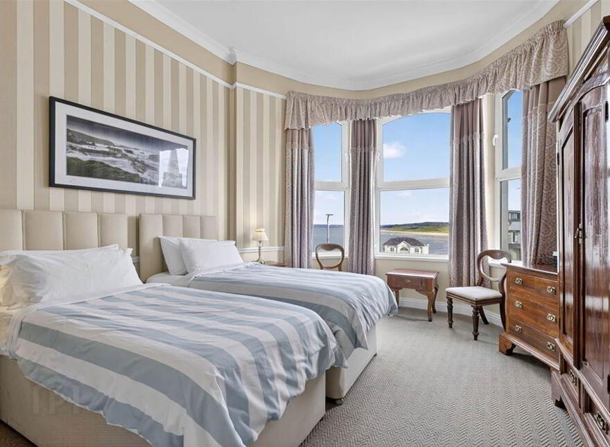 Albany Lodge, 2 Eglinton Street, Portrush, BT56 8DX