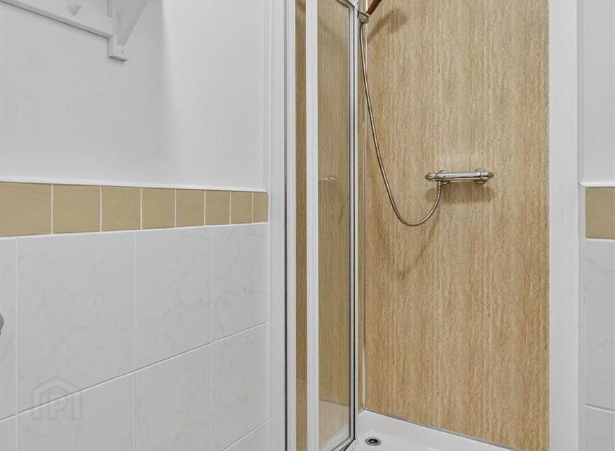 Albany Lodge, 2 Eglinton Street, Portrush, BT56 8DX
