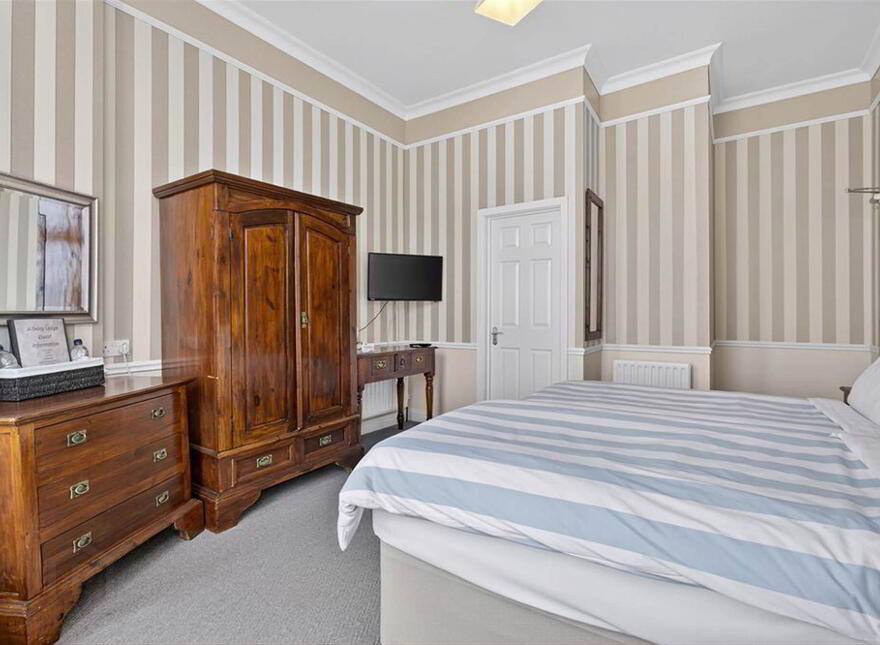 Albany Lodge, 2 Eglinton Street, Portrush, BT56 8DX