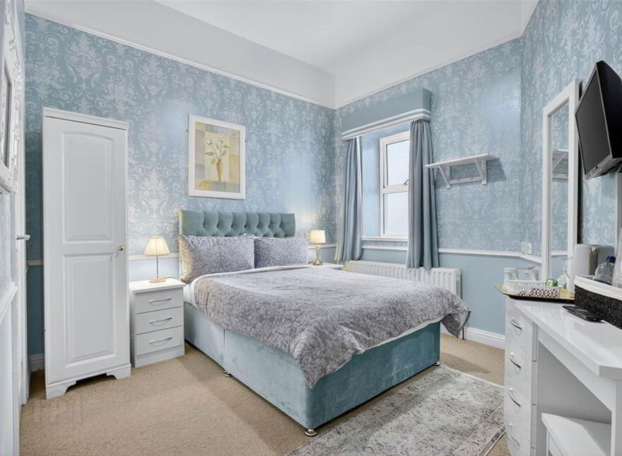 Albany Lodge, 2 Eglinton Street, Portrush, BT56 8DX