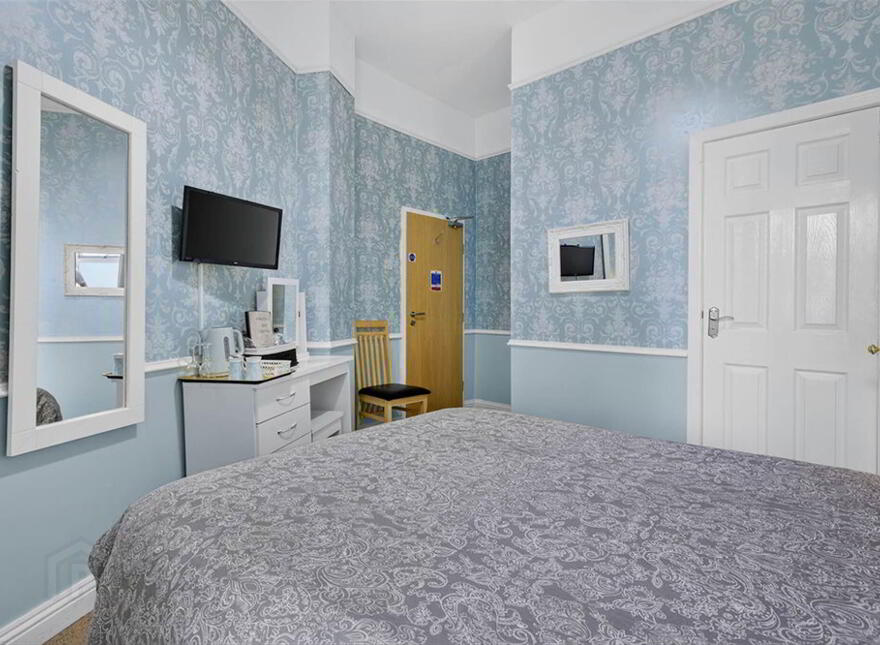 Albany Lodge, 2 Eglinton Street, Portrush, BT56 8DX