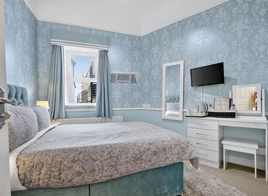 Albany Lodge, 2 Eglinton Street, Portrush, BT56 8DX