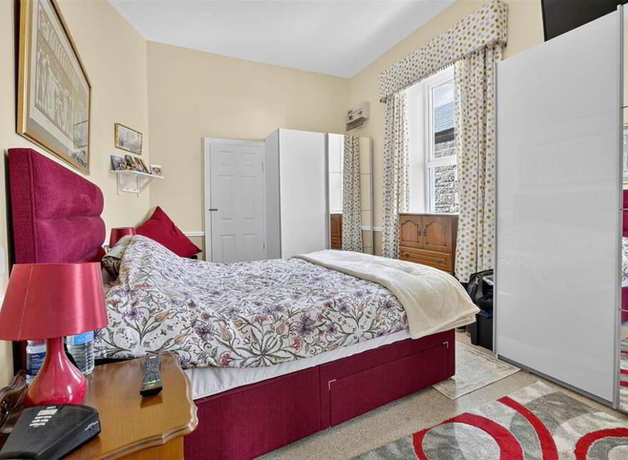 Albany Lodge, 2 Eglinton Street, Portrush, BT56 8DX