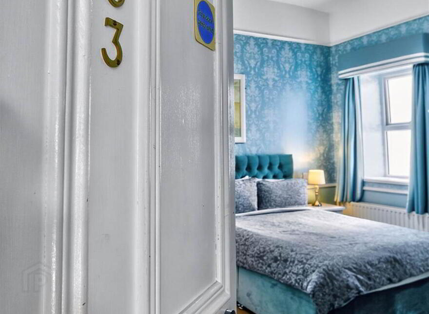 Albany Lodge, 2 Eglinton Street, Portrush, BT56 8DX