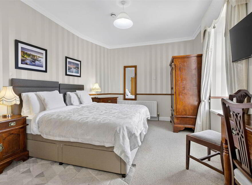 Albany Lodge, 2 Eglinton Street, Portrush, BT56 8DX