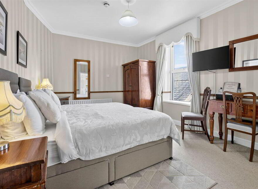 Albany Lodge, 2 Eglinton Street, Portrush, BT56 8DX
