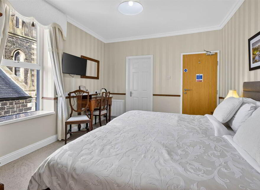 Albany Lodge, 2 Eglinton Street, Portrush, BT56 8DX