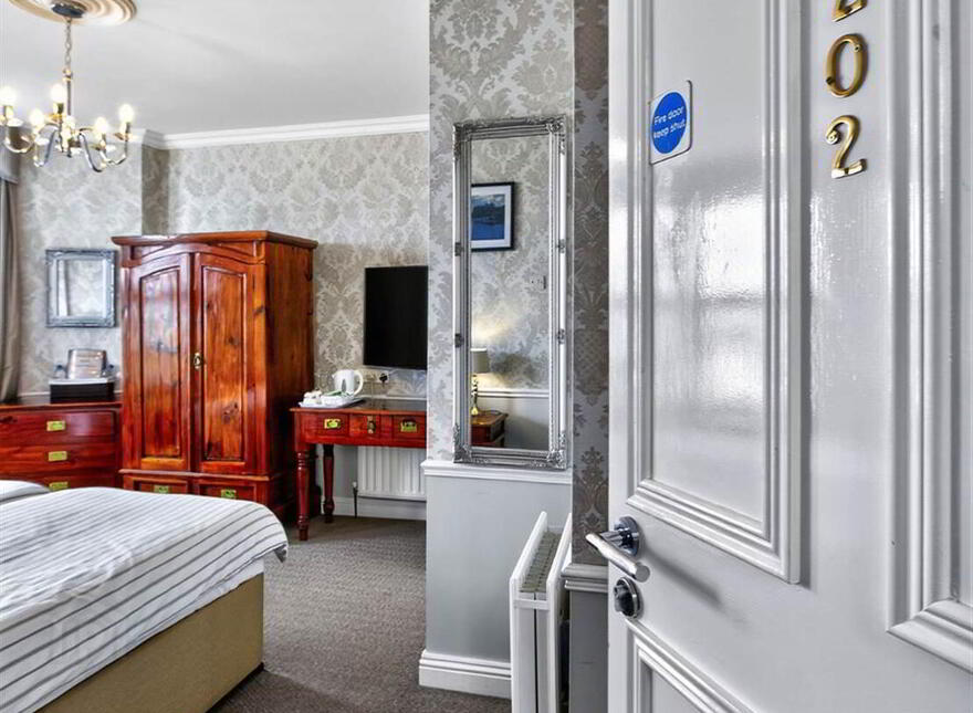 Albany Lodge, 2 Eglinton Street, Portrush, BT56 8DX