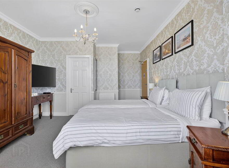 Albany Lodge, 2 Eglinton Street, Portrush, BT56 8DX