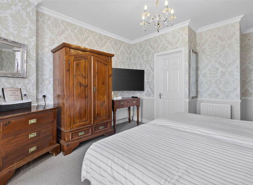 Albany Lodge, 2 Eglinton Street, Portrush, BT56 8DX
