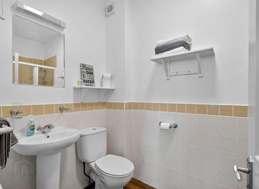 Albany Lodge, 2 Eglinton Street, Portrush, BT56 8DX