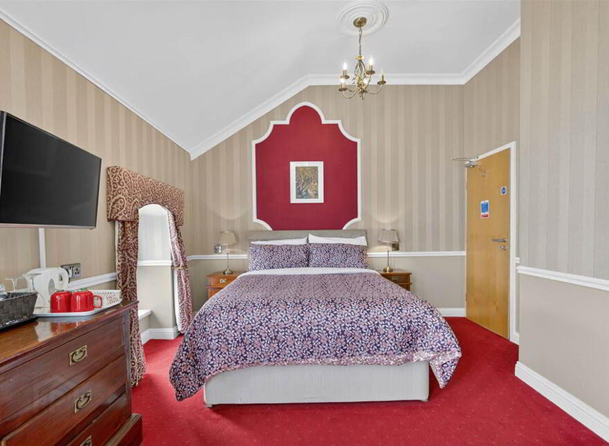 Albany Lodge, 2 Eglinton Street, Portrush, BT56 8DX