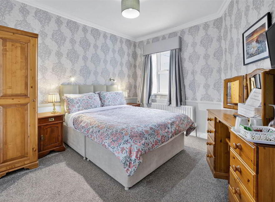 Albany Lodge, 2 Eglinton Street, Portrush, BT56 8DX