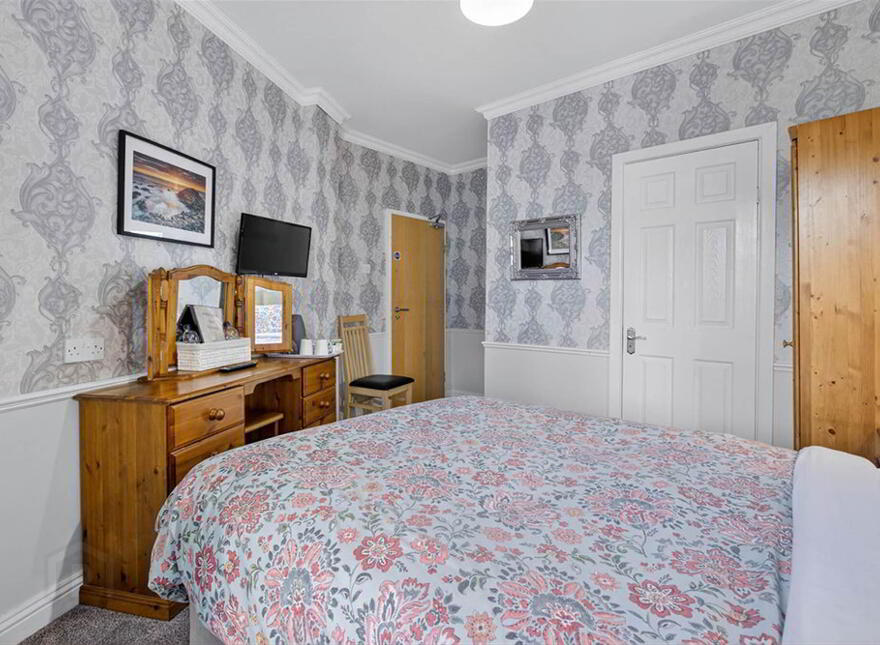 Albany Lodge, 2 Eglinton Street, Portrush, BT56 8DX