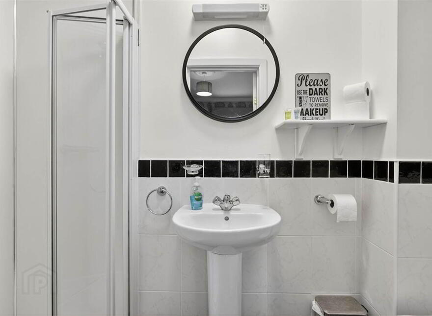 Albany Lodge, 2 Eglinton Street, Portrush, BT56 8DX