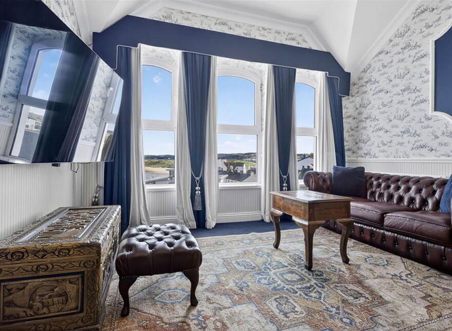 Albany Lodge, 2 Eglinton Street, Portrush, BT56 8DX