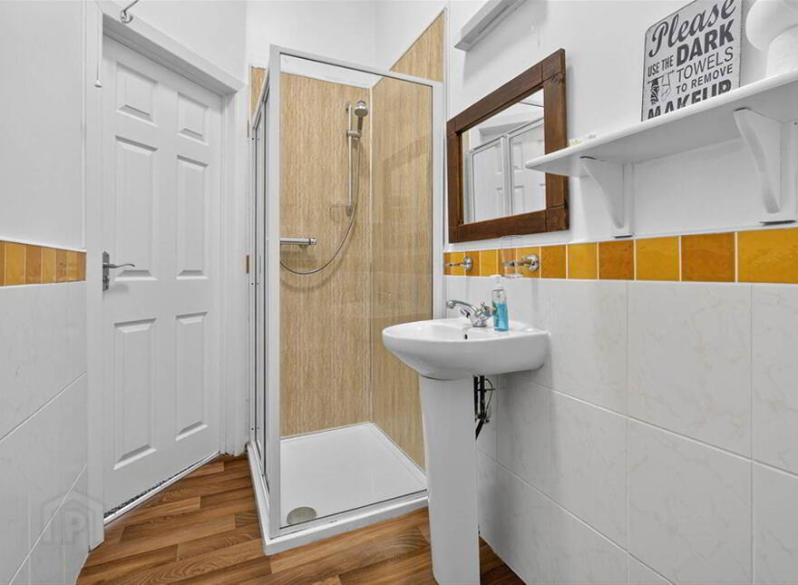 Albany Lodge, 2 Eglinton Street, Portrush, BT56 8DX