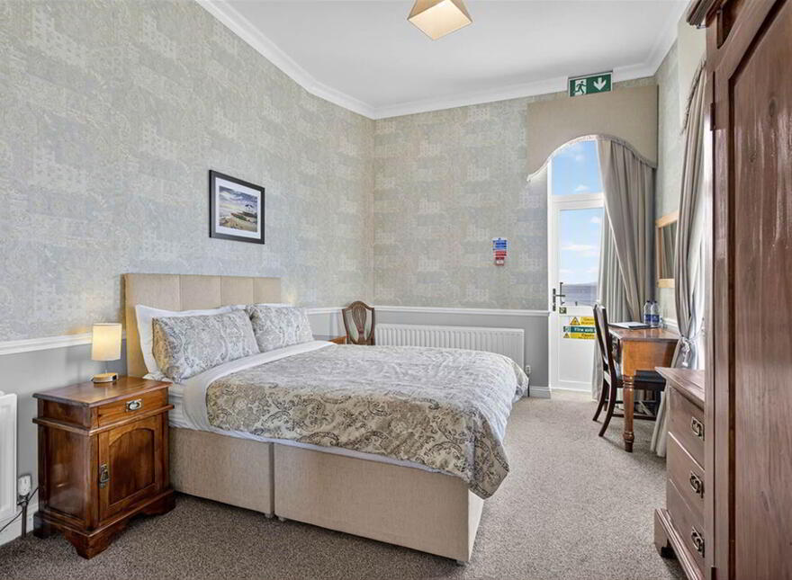 Albany Lodge, 2 Eglinton Street, Portrush, BT56 8DX