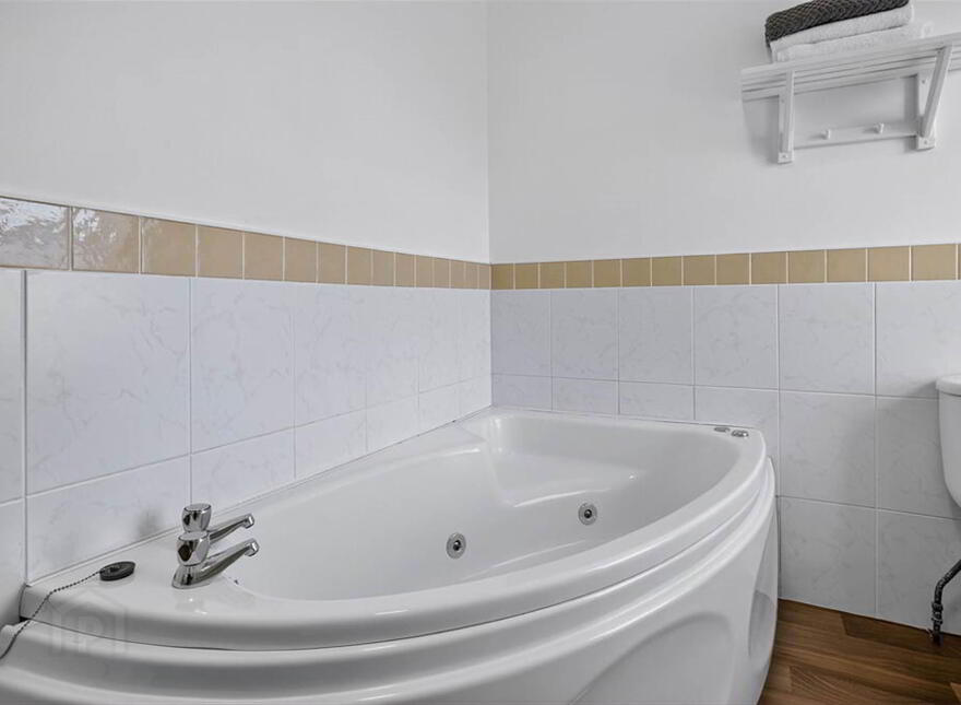 Albany Lodge, 2 Eglinton Street, Portrush, BT56 8DX
