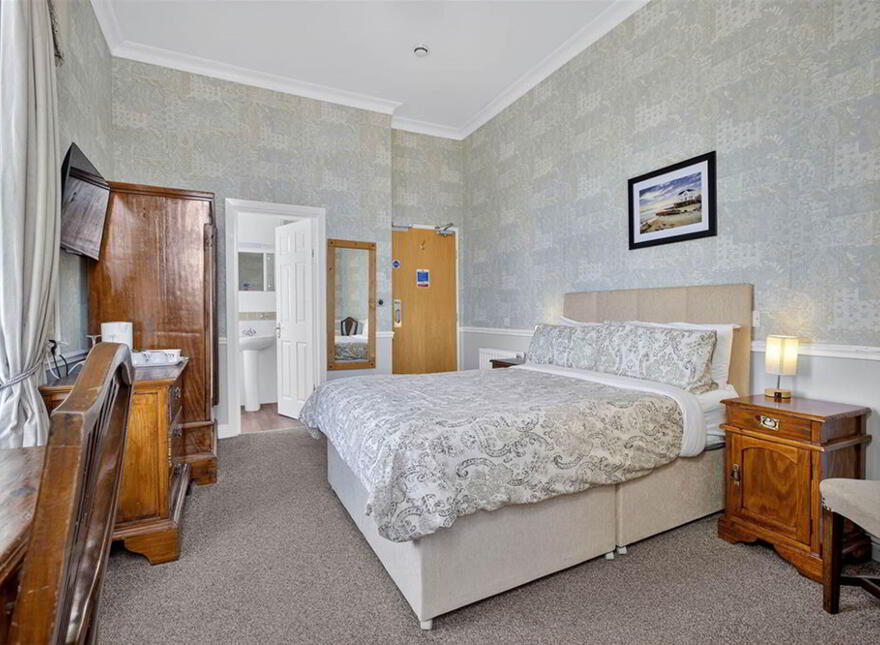 Albany Lodge, 2 Eglinton Street, Portrush, BT56 8DX