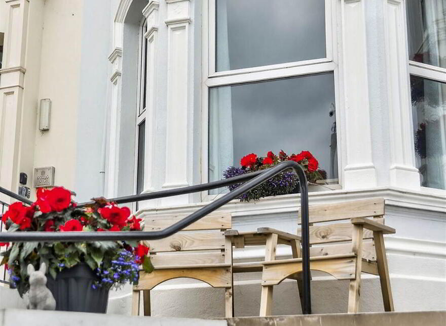 Albany Lodge, 2 Eglinton Street, Portrush, BT56 8DX