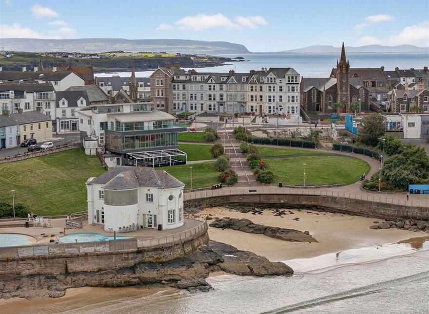 Albany Lodge, 2 Eglinton Street, Portrush, BT56 8DX