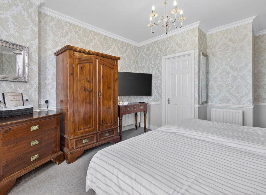 2 Eglinton Street, Portrush, BT56 8DX