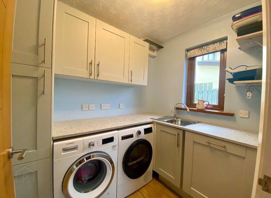 33 Tudor Drive, Carrickfergus, BT38 9TT