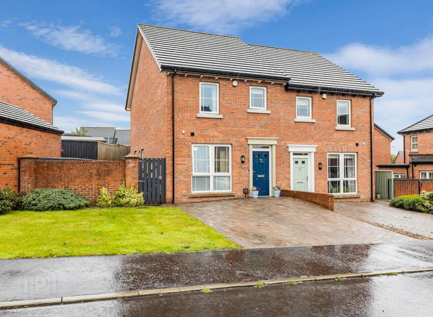 76 Magheralave Meadows, Lisburn, BT28 3NT